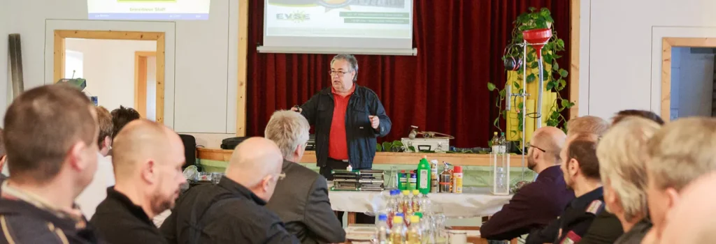 Experimentalvortrag zur Sicherheit im Umgang mit Gefahrstoffen beim 3. Energieforum der EVSE im Saalauer Kulturhaus