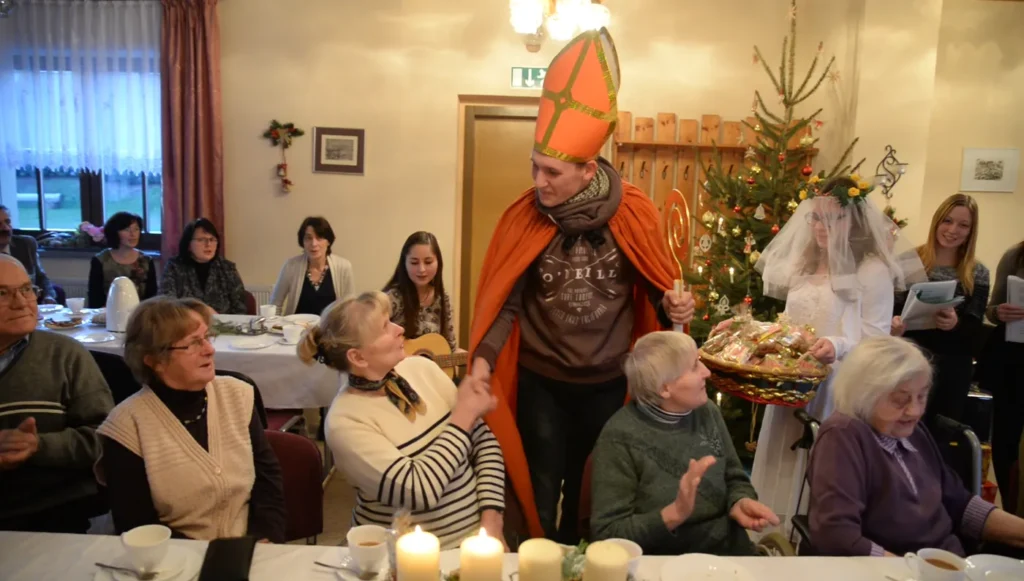 Seniorenweihnachtsfeier mit Besuch von Nikolaus und Christkind