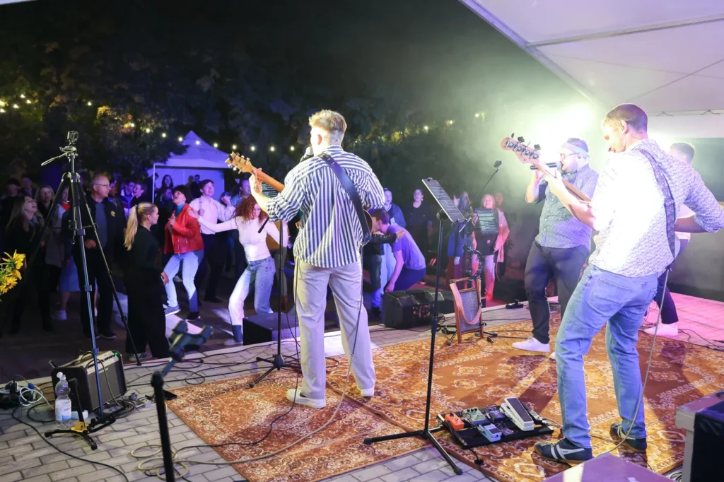 Sommerkonzert in Wittichenau im Festzelt – unterstützt von der EVSE