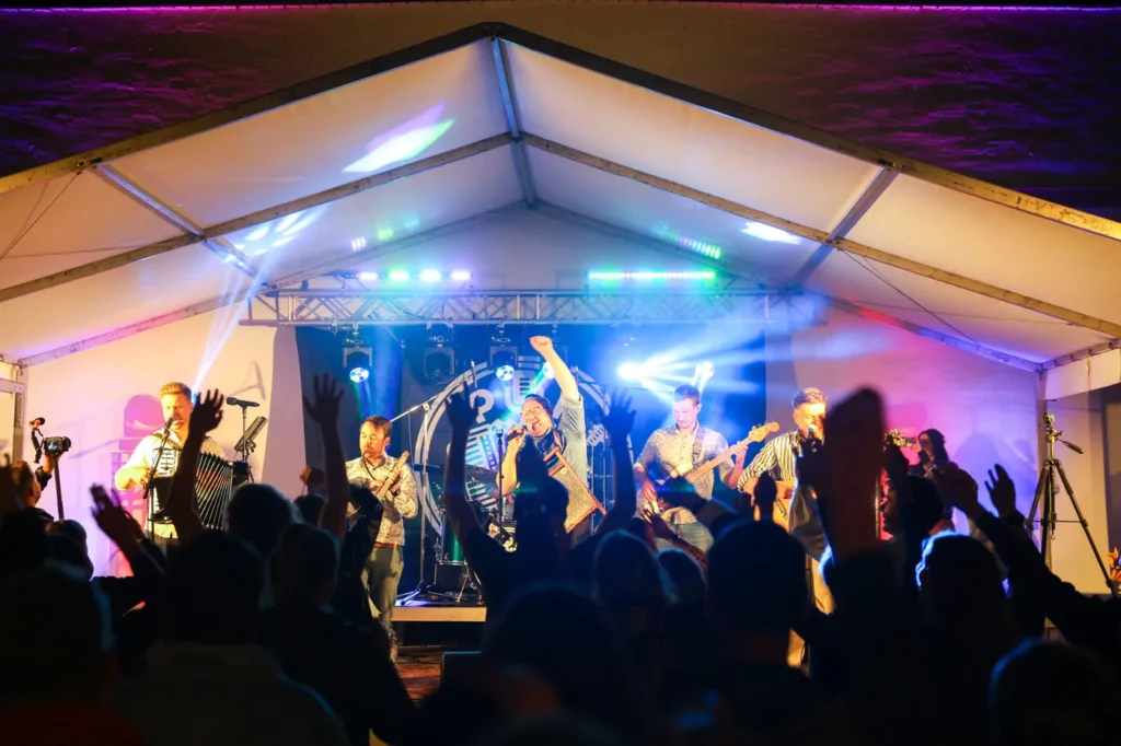 Sommerkonzert in Wittichenau im Festzelt – unterstützt von der EVSE
