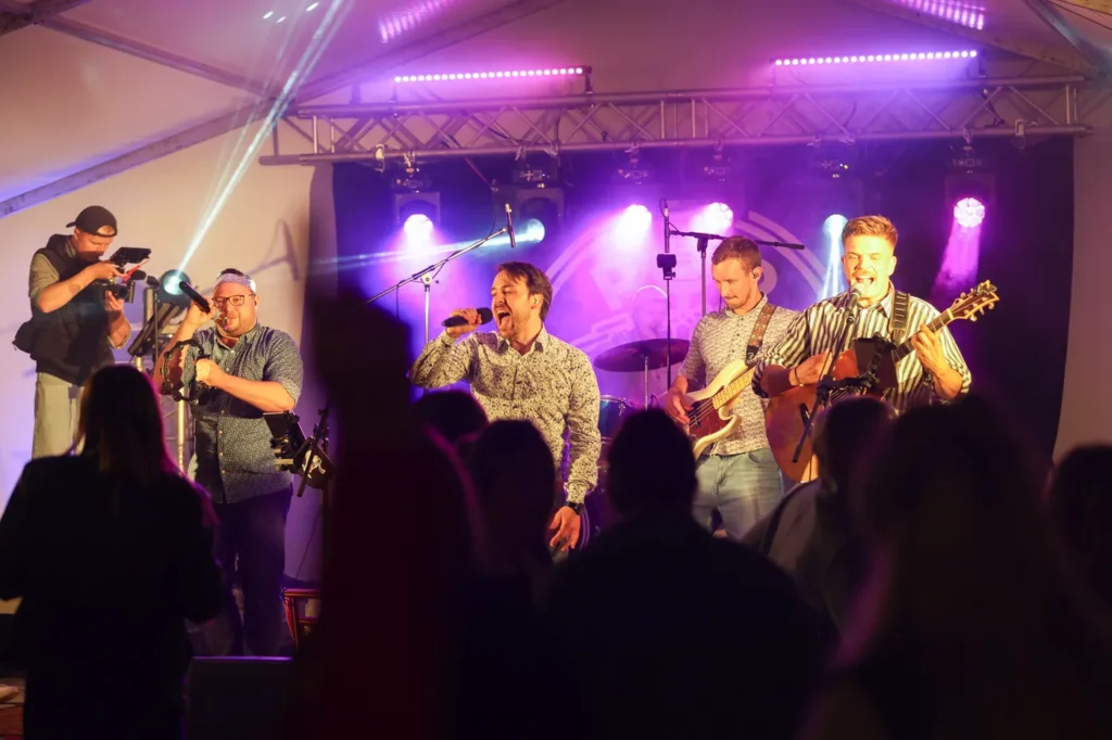 Sommerkonzert in Wittichenau im Festzelt – unterstützt von der EVSE