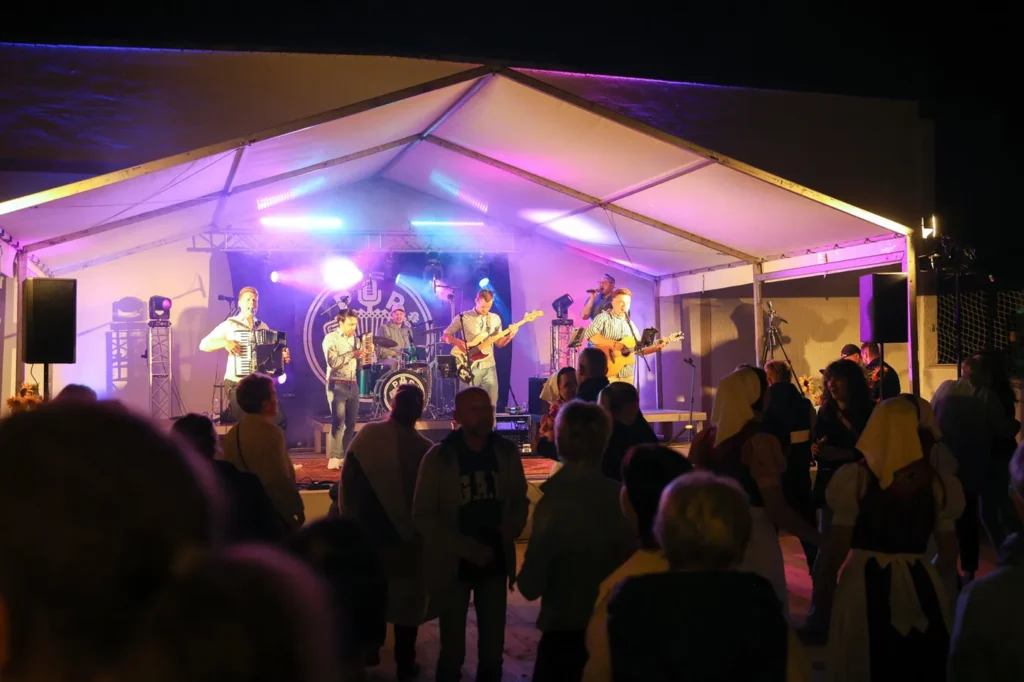 Sommerkonzert in Wittichenau im Festzelt – unterstützt von der EVSE